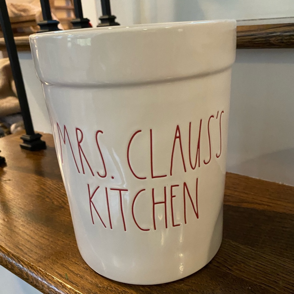 Rae Dunn Christmas 🤶🏻 Mrs Claus Utensil Canister